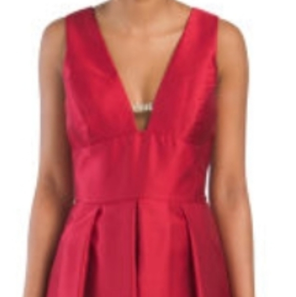 𝅺Nicole Miller Sleeveless Deep V Neck Gown - Picture 13 of 14